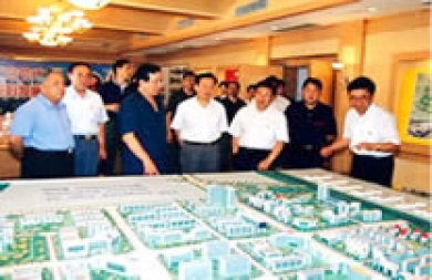 原中共中央政治局常委、中央书记处书记***在视察工作